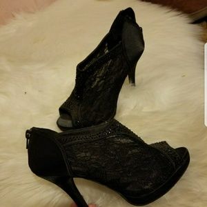 Black lace heels size 7 1/2